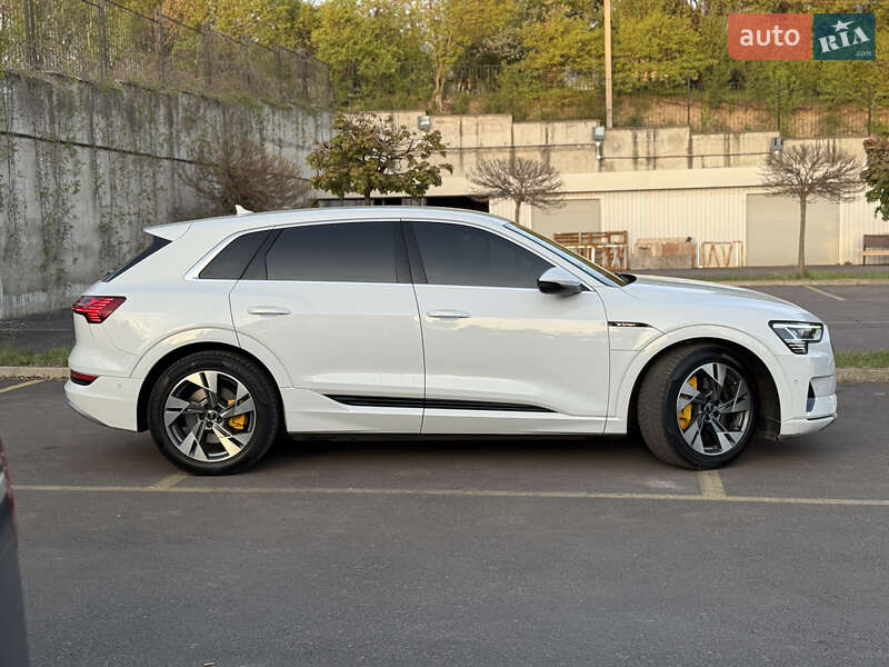 Внедорожник / Кроссовер Audi e-tron 2021 в Ровно