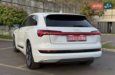 Внедорожник / Кроссовер Audi e-tron 2021 в 