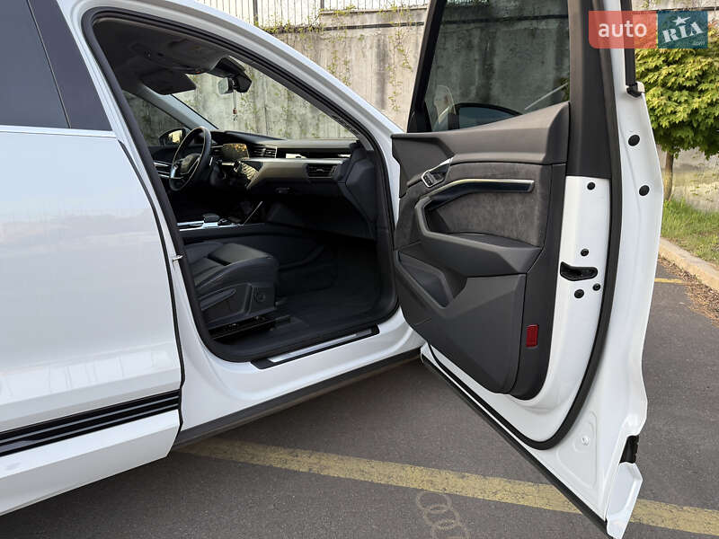 Внедорожник / Кроссовер Audi e-tron 2021 в Ровно