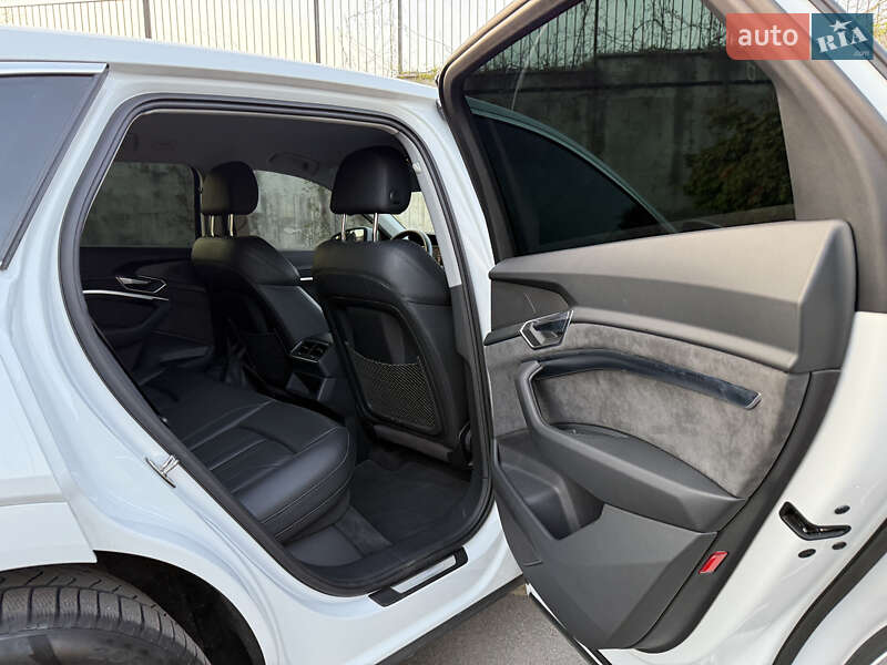 Внедорожник / Кроссовер Audi e-tron 2021 в Ровно