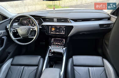 Внедорожник / Кроссовер Audi e-tron 2021 в 