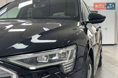 Позашляховик / Кросовер Audi e-tron 2019 в 