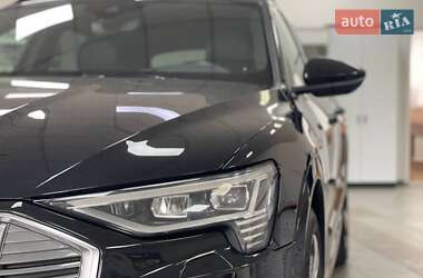 Позашляховик / Кросовер Audi e-tron 2019 в 