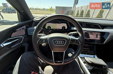 Внедорожник / Кроссовер Audi e-tron 2020 в 