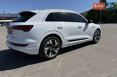 Внедорожник / Кроссовер Audi e-tron 2021 в 