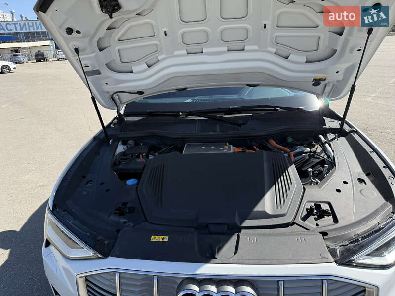 Позашляховик / Кросовер Audi e-tron 2021 в Харкові