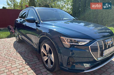 Позашляховик / Кросовер Audi e-tron 2018 в 