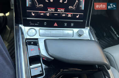 Позашляховик / Кросовер Audi e-tron 2018 в 