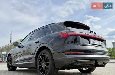 Позашляховик / Кросовер Audi e-tron 2022 в 