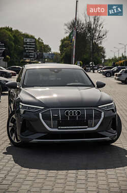 Позашляховик / Кросовер Audi e-tron 2023 в 
