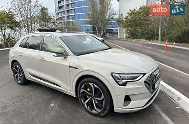 Внедорожник / Кроссовер Audi e-tron 2019 в 