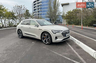 Внедорожник / Кроссовер Audi e-tron 2019 в 