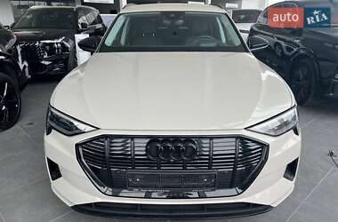 Позашляховик / Кросовер Audi e-tron 2021 в 