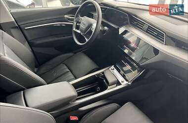Позашляховик / Кросовер Audi e-tron 2021 в 