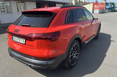 Внедорожник / Кроссовер Audi e-tron 2020 в 