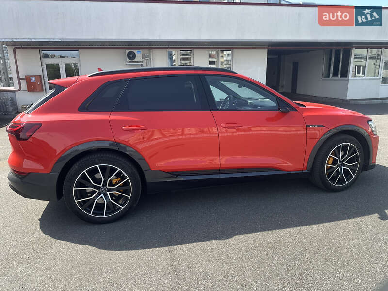 Внедорожник / Кроссовер Audi e-tron 2020 в Киеве