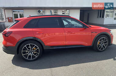 Внедорожник / Кроссовер Audi e-tron 2020 в 