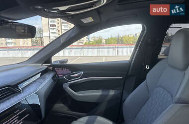 Внедорожник / Кроссовер Audi e-tron 2020 в 