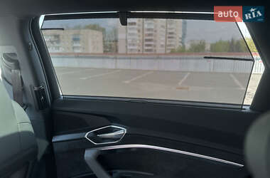 Внедорожник / Кроссовер Audi e-tron 2020 в 