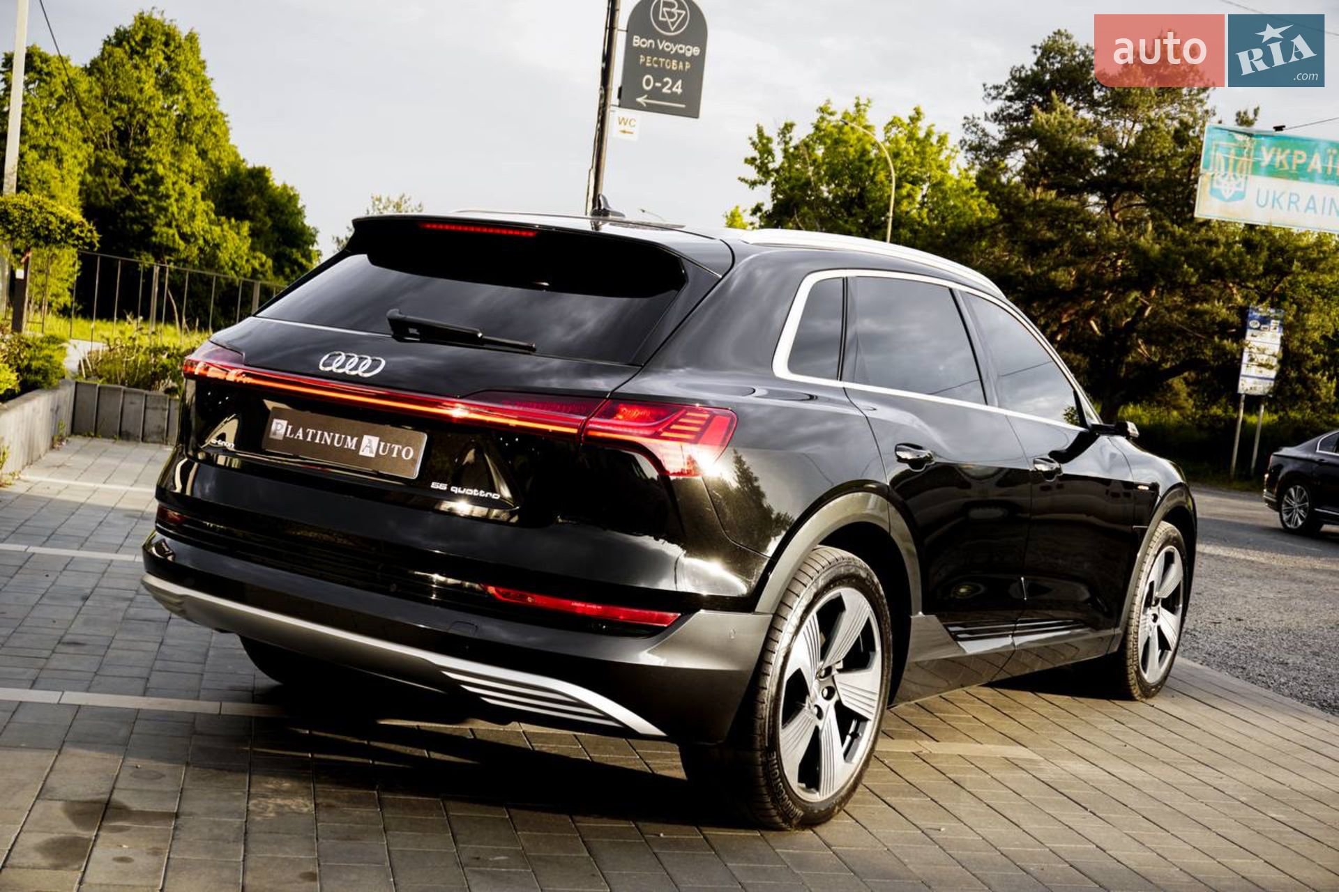 Audi e-tron 2019 VIN WAUZZZGE1KB005506 фото оголошення 3 з 5