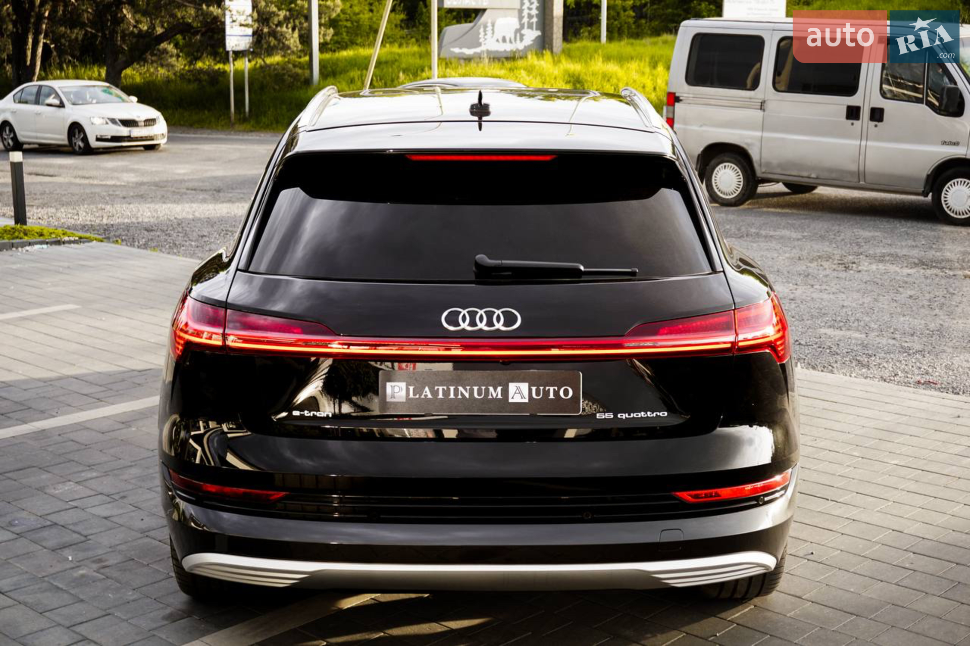 Audi e-tron 2019 VIN WAUZZZGE1KB005506 фото оголошення 4 з 5