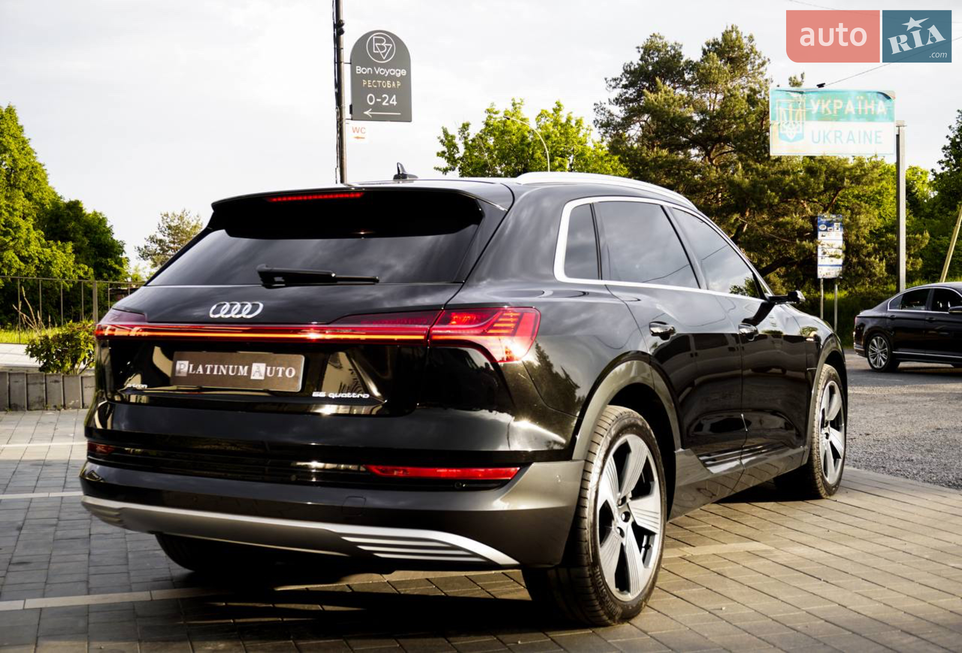 Audi e-tron 2019 VIN WAUZZZGE1KB005506 фото оголошення 2 з 5