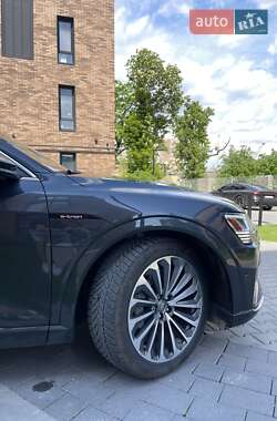 Позашляховик / Кросовер Audi e-tron 2019 в 