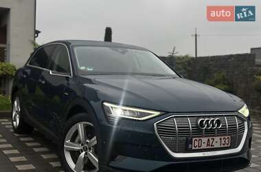 Позашляховик / Кросовер Audi e-tron 2021 в 