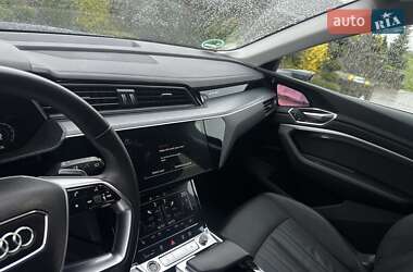 Позашляховик / Кросовер Audi e-tron 2021 в 