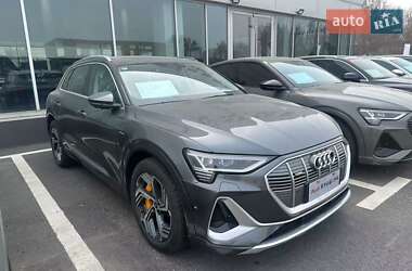 Внедорожник / Кроссовер Audi e-tron 2024 в 