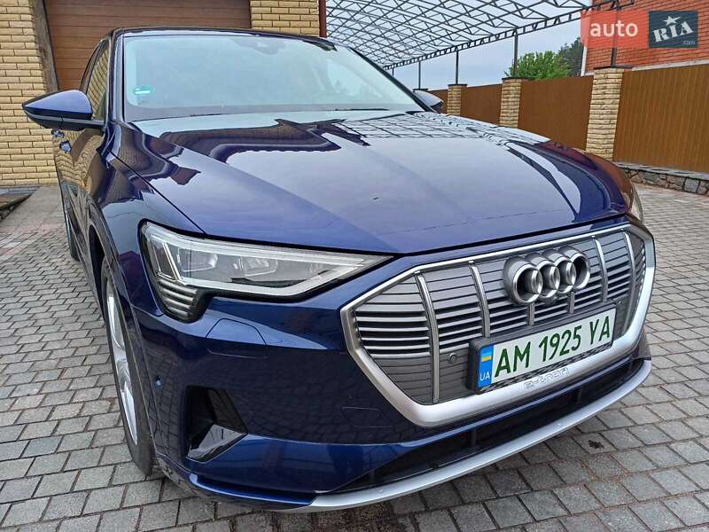 Внедорожник / Кроссовер Audi e-tron 2021 в 