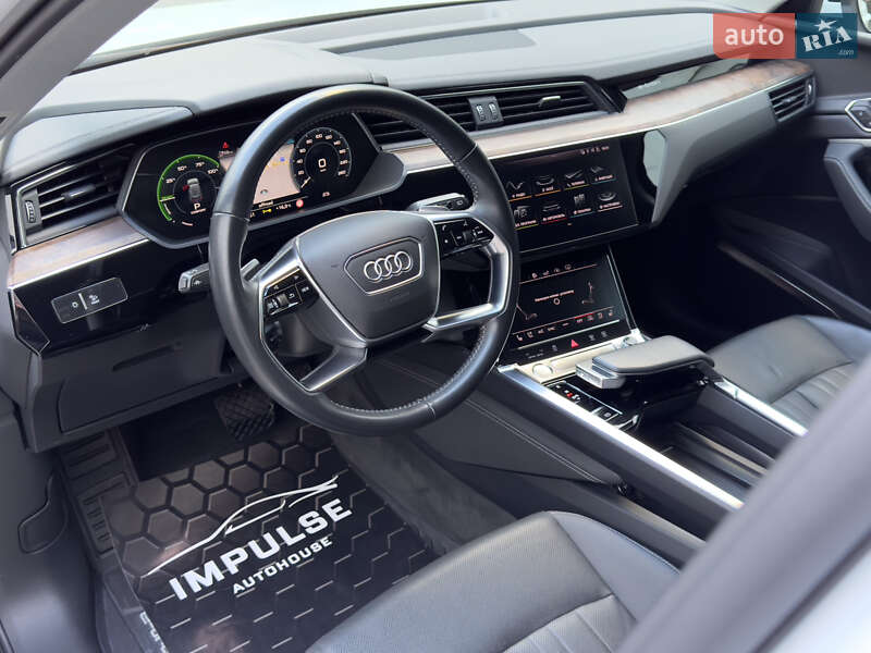 Внедорожник / Кроссовер Audi e-tron 2019 в Киеве