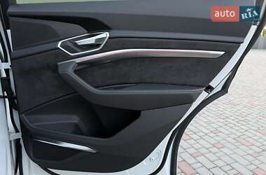 Внедорожник / Кроссовер Audi e-tron 2020 в 