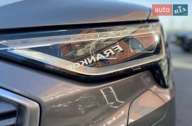 Позашляховик / Кросовер Audi e-tron 2019 в 