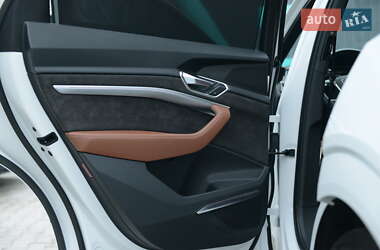 Позашляховик / Кросовер Audi e-tron 2019 в 