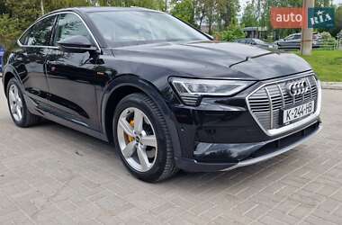 Позашляховик / Кросовер Audi e-tron 2021 в 