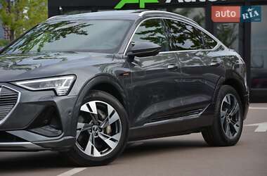 Позашляховик / Кросовер Audi e-tron 2021 в 
