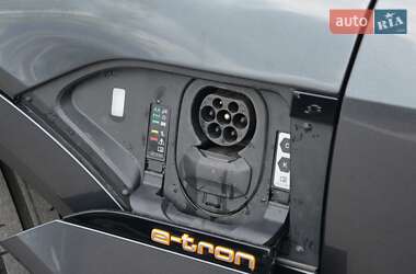 Позашляховик / Кросовер Audi e-tron 2021 в 