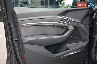Позашляховик / Кросовер Audi e-tron 2021 в 