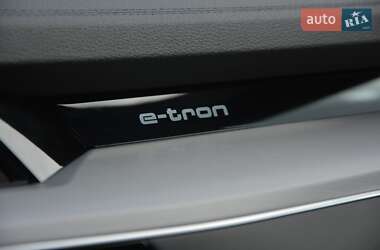 Позашляховик / Кросовер Audi e-tron 2021 в 
