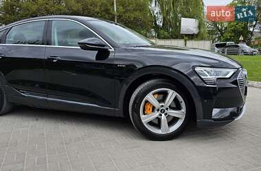 Позашляховик / Кросовер Audi e-tron 2021 в 