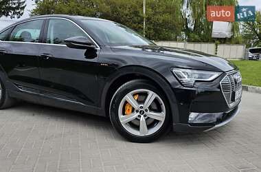 Позашляховик / Кросовер Audi e-tron 2021 в 
