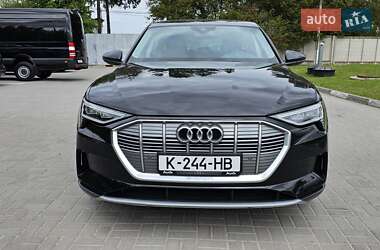 Позашляховик / Кросовер Audi e-tron 2021 в 