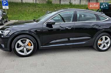 Позашляховик / Кросовер Audi e-tron 2021 в 
