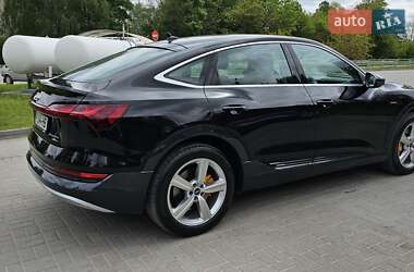 Позашляховик / Кросовер Audi e-tron 2021 в 