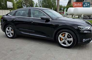 Позашляховик / Кросовер Audi e-tron 2021 в 