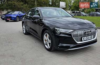Позашляховик / Кросовер Audi e-tron 2021 в 