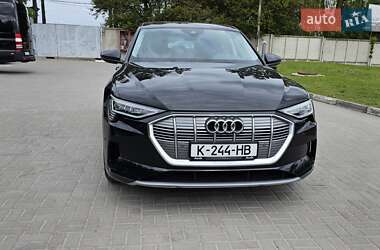 Позашляховик / Кросовер Audi e-tron 2021 в 