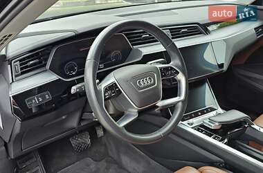 Позашляховик / Кросовер Audi e-tron 2021 в 