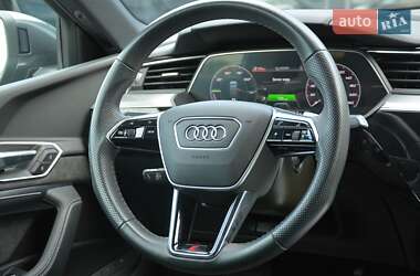 Позашляховик / Кросовер Audi e-tron 2021 в 